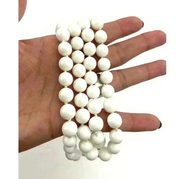 VTG White Bead Layered Necklace Gold Tone Elegant Style 16" - Picture 5 of 12